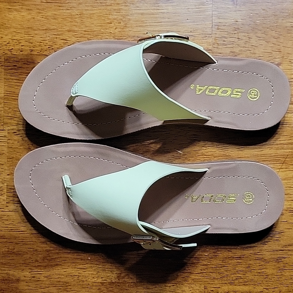 NIB Soda sandals